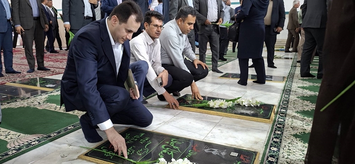 حضور مدیرعامل و کارکنان شرکت شهرک‌های صنعتی هرمزگان در گلزار شهدا